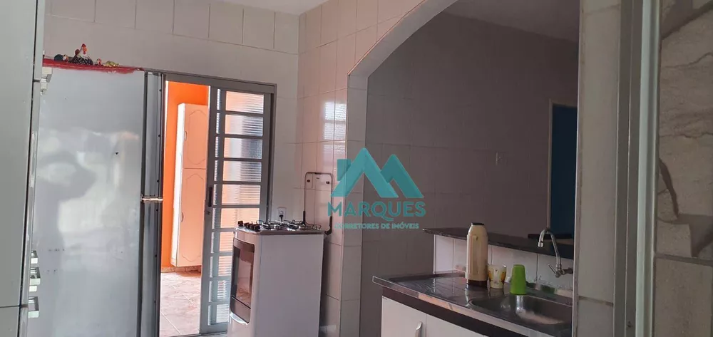 Casa à venda com 3 quartos, 100m² - Foto 1