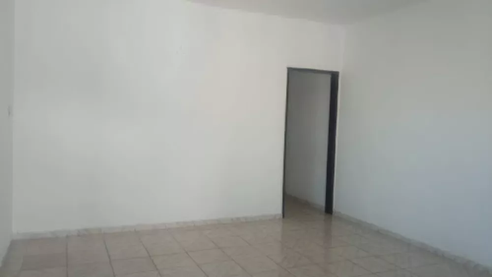 Casa à venda com 2 quartos, 80m² - Foto 2