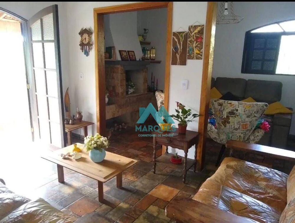 Chácara à venda com 3 quartos, 230m² - Foto 1
