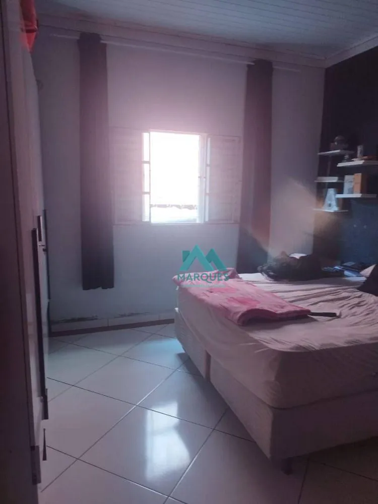 Casa, 3 quartos, 242 m² - Foto 1