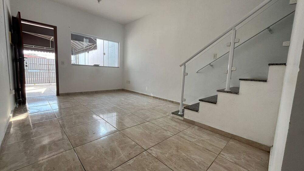 Sobrado à venda com 2 quartos, 72m² - Foto 1