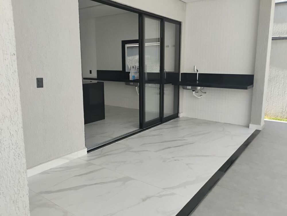 Sobrado à venda com 3 quartos, 19028m² - Foto 1
