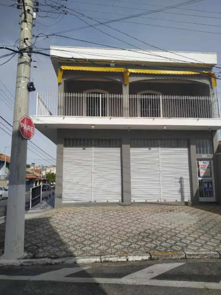 Sobrado à venda com 4 quartos, 240m² - Foto 2