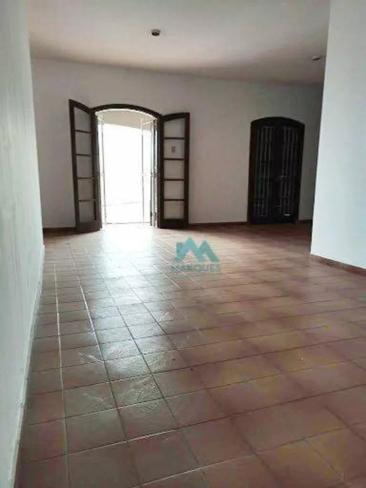 Sobrado à venda com 4 quartos, 240m² - Foto 3