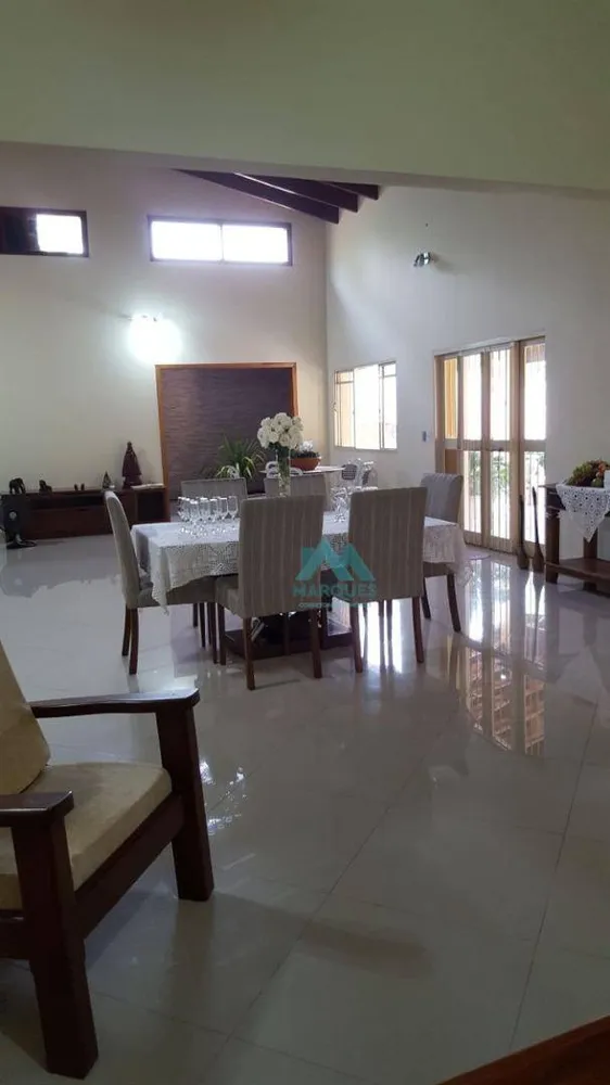 Chácara, 3 quartos, 1350 m² - Foto 1