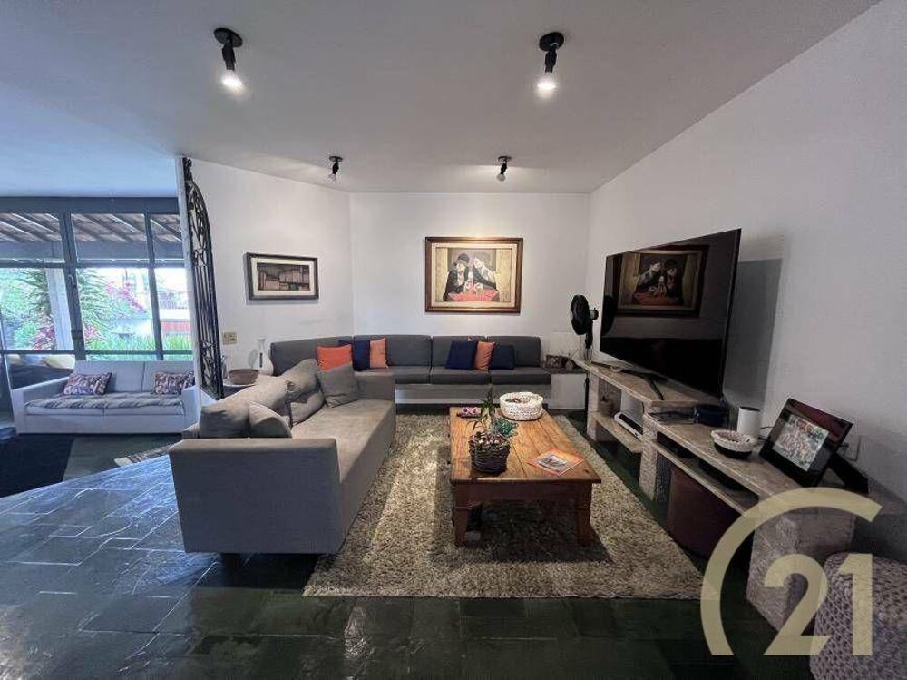 Casa à venda com 3 quartos, 332m² - Foto 3