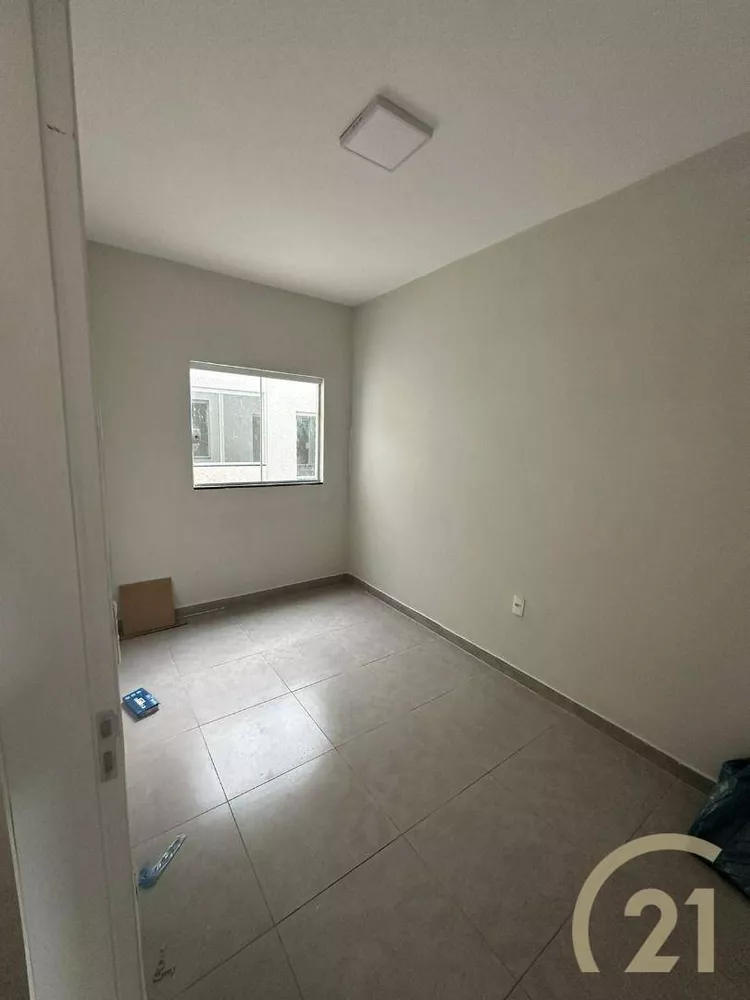 Casa à venda com 2 quartos, 48m² - Foto 4