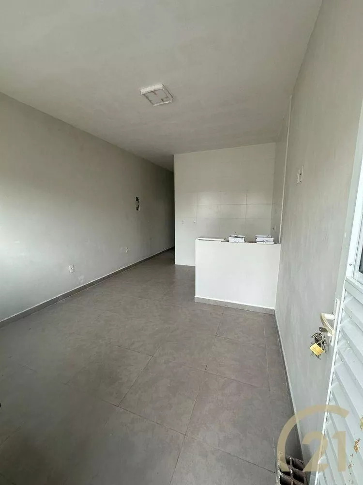 Casa à venda com 2 quartos, 48m² - Foto 2