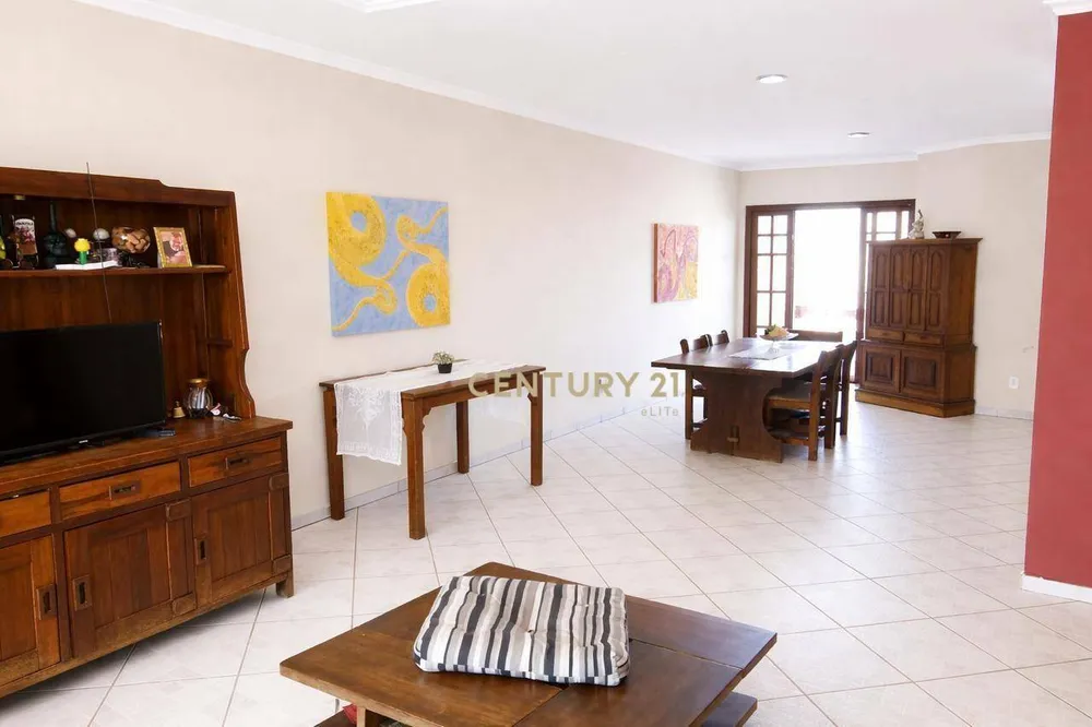 Casa, 3 quartos, 218 m² - Foto 2