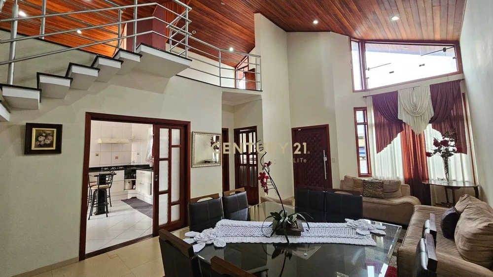 Sobrado, 3 quartos, 231 m² - Foto 1