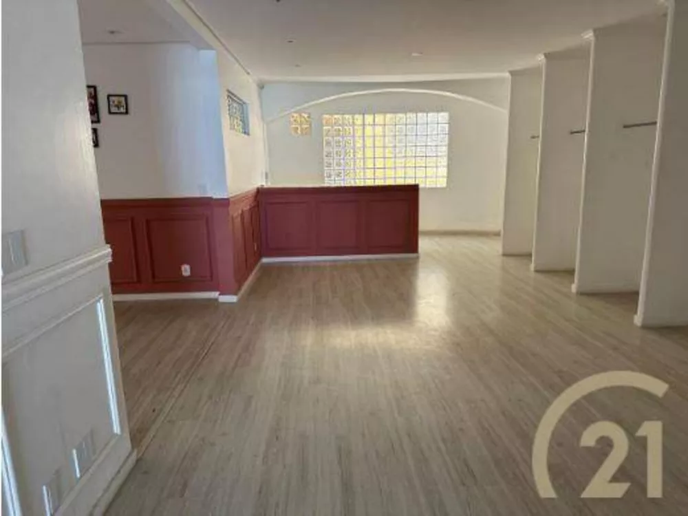 Casa para alugar com 3 quartos, 390m² - Foto 4