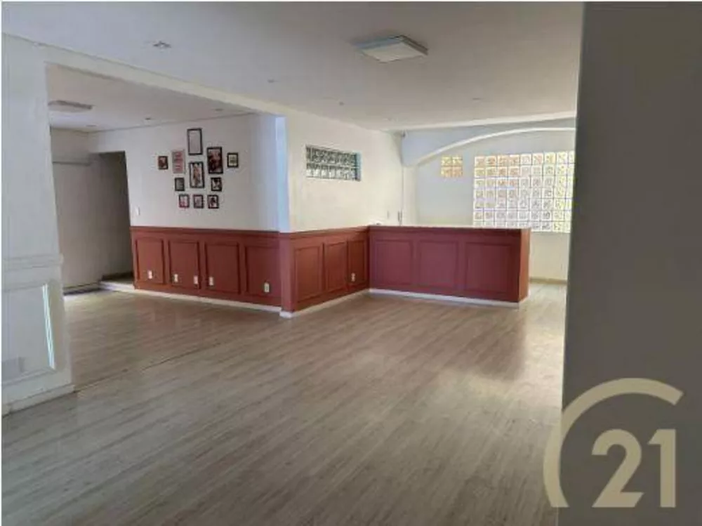 Casa para alugar com 3 quartos, 390m² - Foto 1