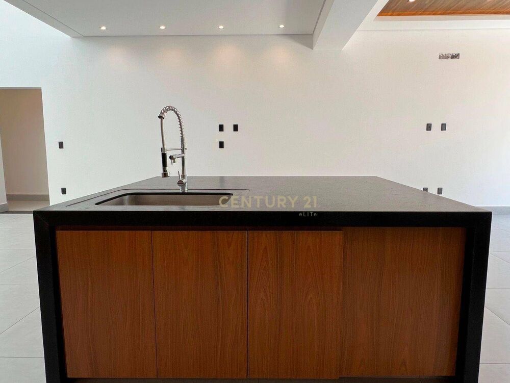 Casa de Condomínio à venda e aluguel com 3 quartos, 243m² - Foto 2
