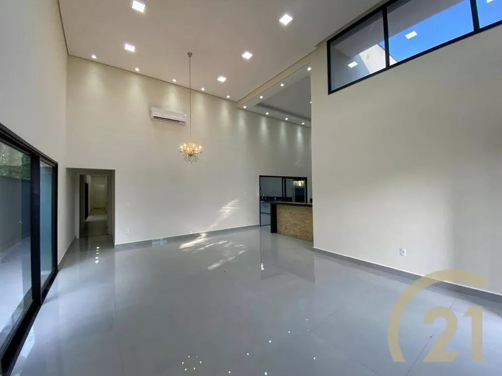 Casa de Condomínio à venda e aluguel com 3 quartos, 270m² - Foto 1