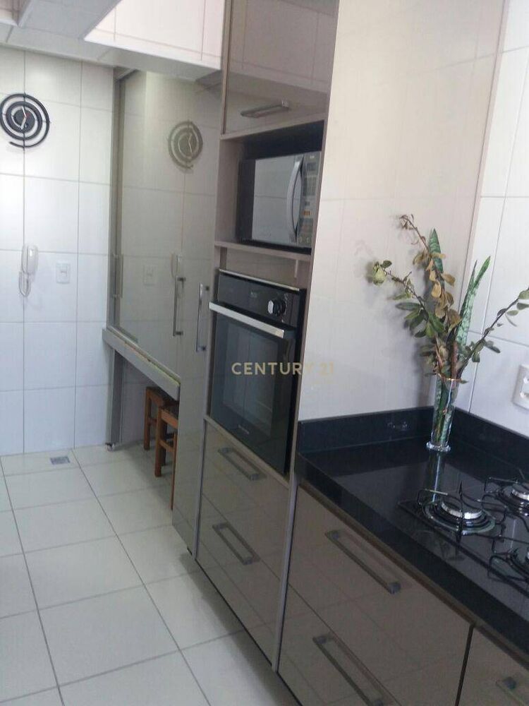 Apartamento à venda com 3 quartos, 185m² - Foto 2