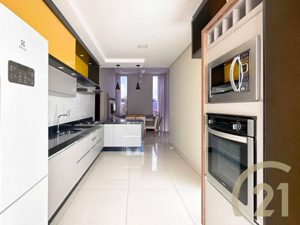 Casa de Condomínio à venda com 3 quartos, 200m² - Foto 1