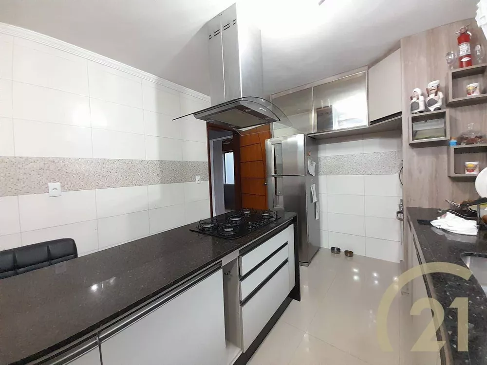 Casa à venda com 2 quartos, 200m² - Foto 4