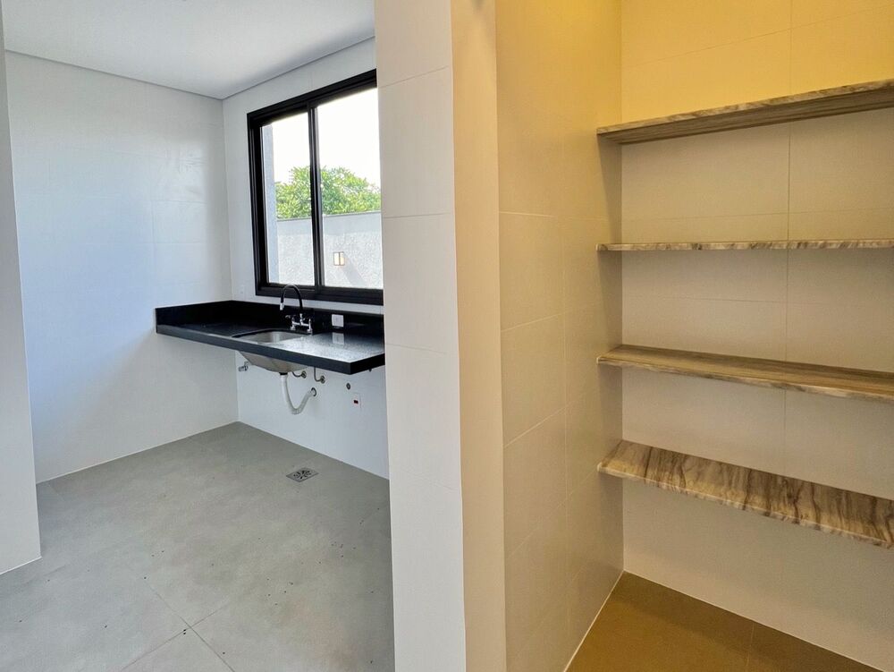 Casa de Condomínio à venda com 3 quartos, 302m² - Foto 2