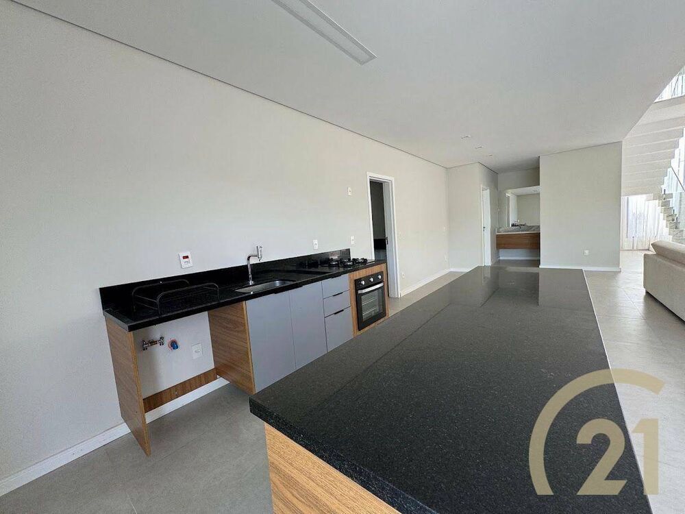 Casa de Condomínio para alugar com 3 quartos, 290m² - Foto 1