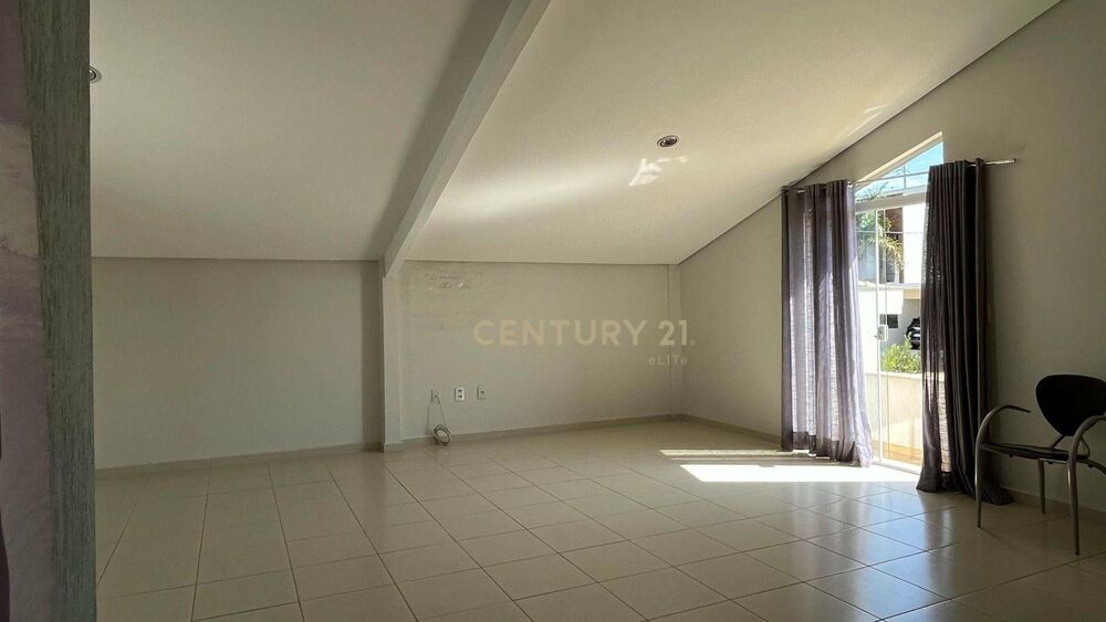 Casa de Condomínio à venda com 3 quartos, 212m² - Foto 5