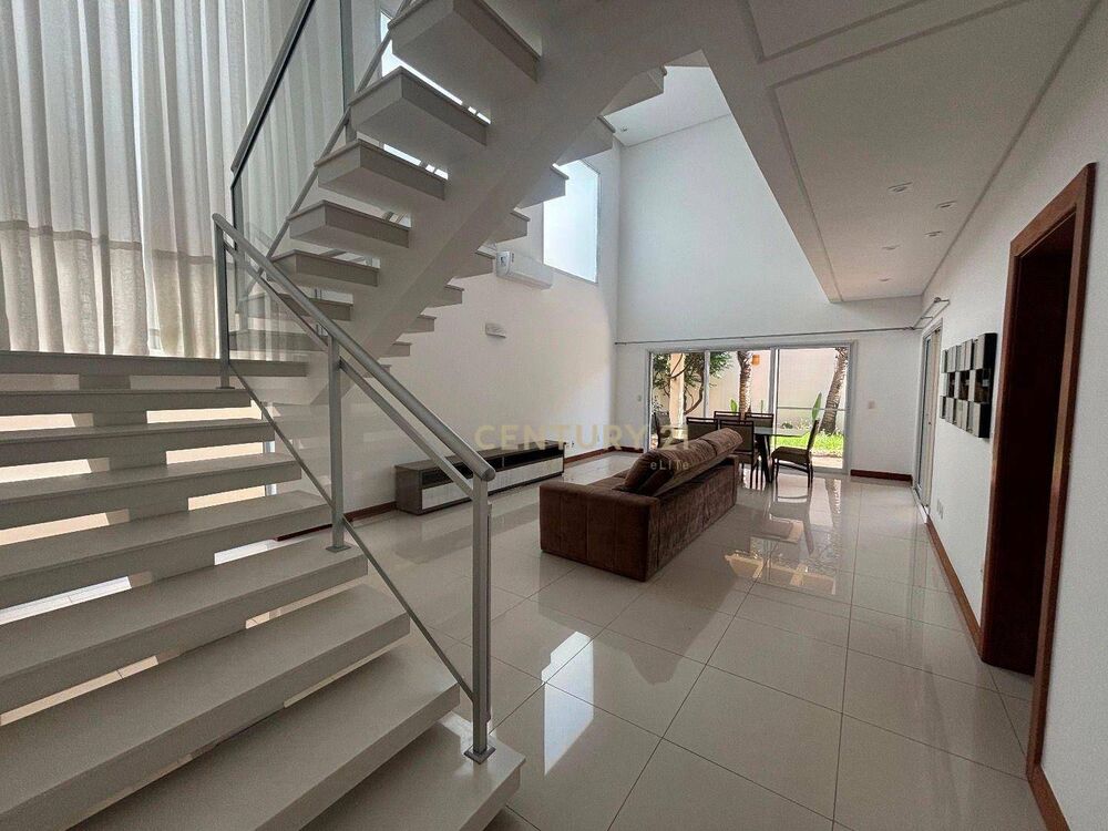 Casa de Condomínio para alugar com 3 quartos, 271m² - Foto 1