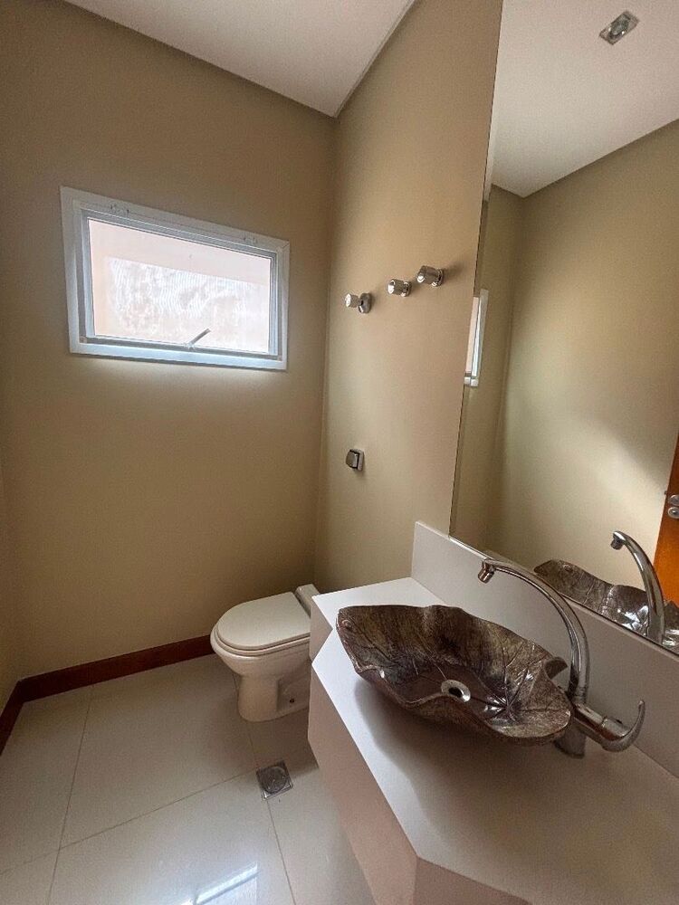 Casa de Condomínio para alugar com 3 quartos, 271m² - Foto 2