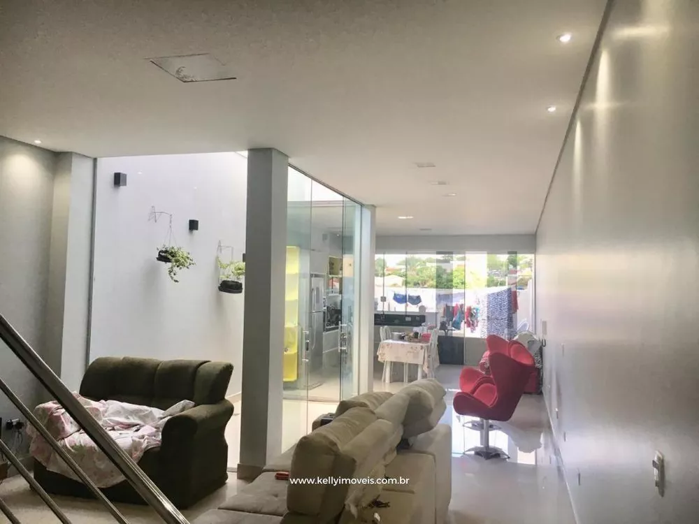 Casa, 3 quartos, 204 m² - Foto 2