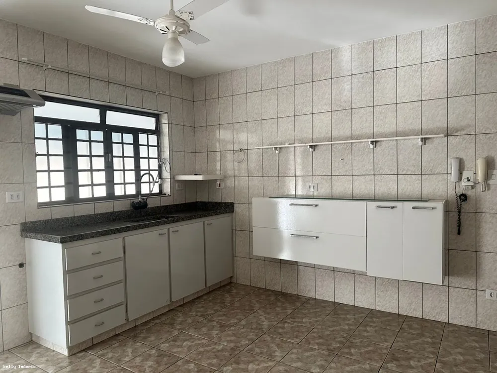 Casa, 3 quartos, 242 m² - Foto 1