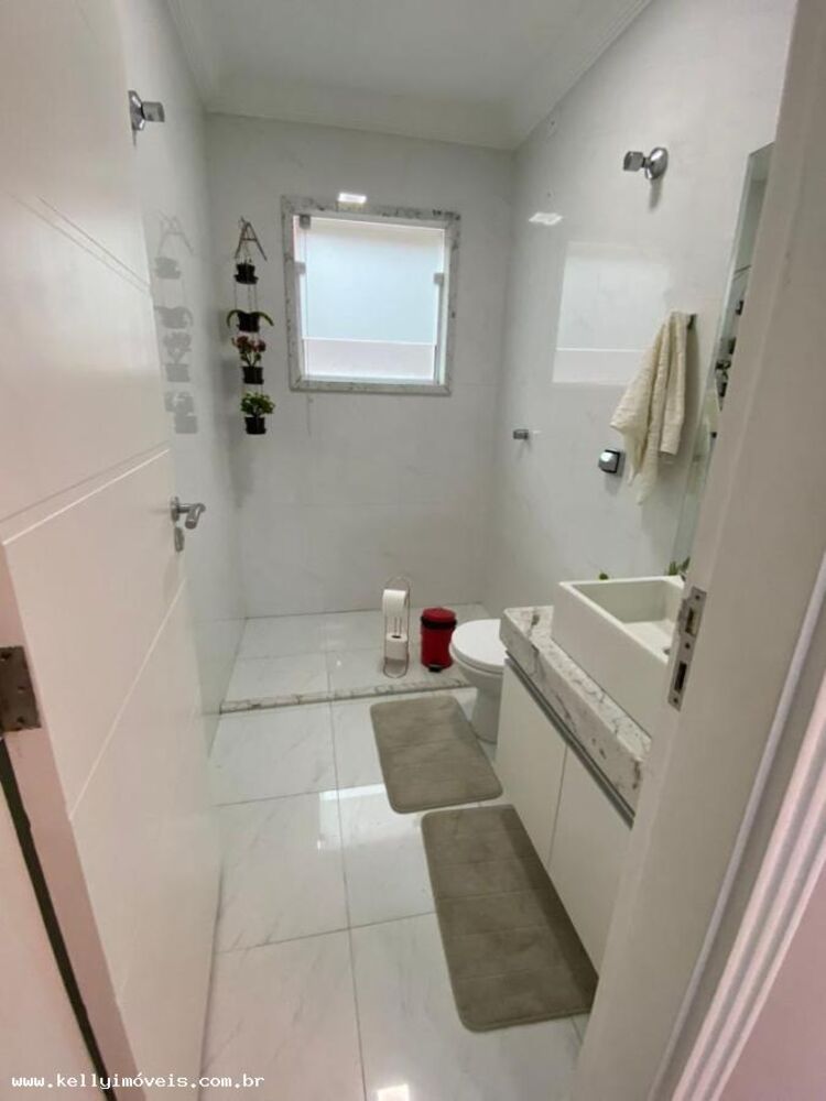Casa de Condomínio à venda com 4 quartos, 330m² - Foto 2