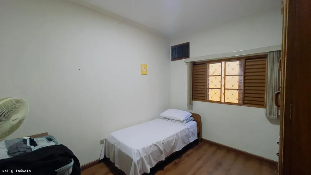 Casa, 4 quartos, 220 m² - Foto 1