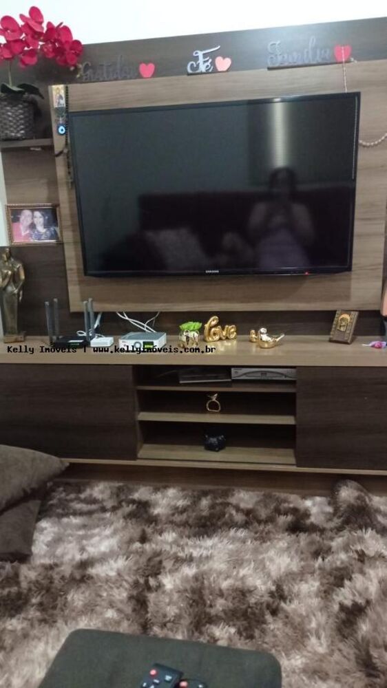 Casa à venda com 3 quartos, 258m² - Foto 1