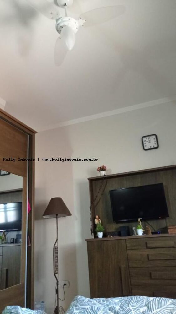 Casa à venda com 3 quartos, 258m² - Foto 2