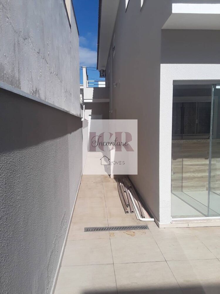 Casa de Condomínio à venda com 3 quartos, 244m² - Foto 1