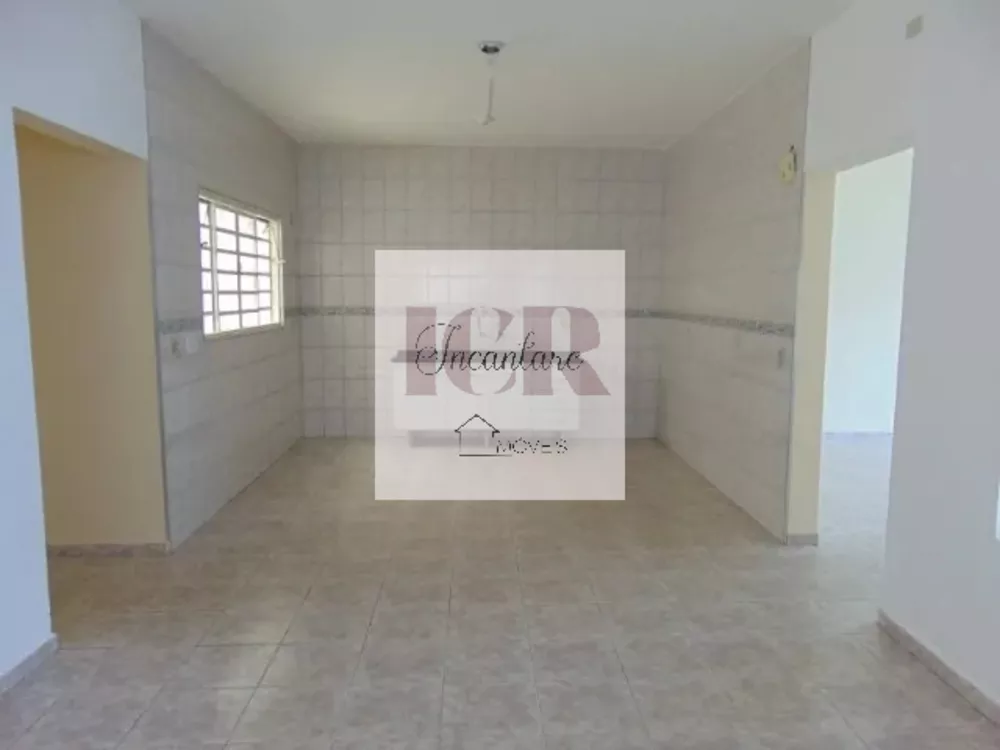 Casa à venda com 3 quartos, 240m² - Foto 1