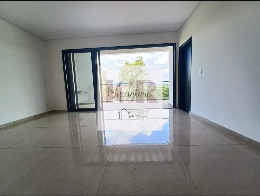 Casa à venda com 4 quartos, 250m² - Foto 2