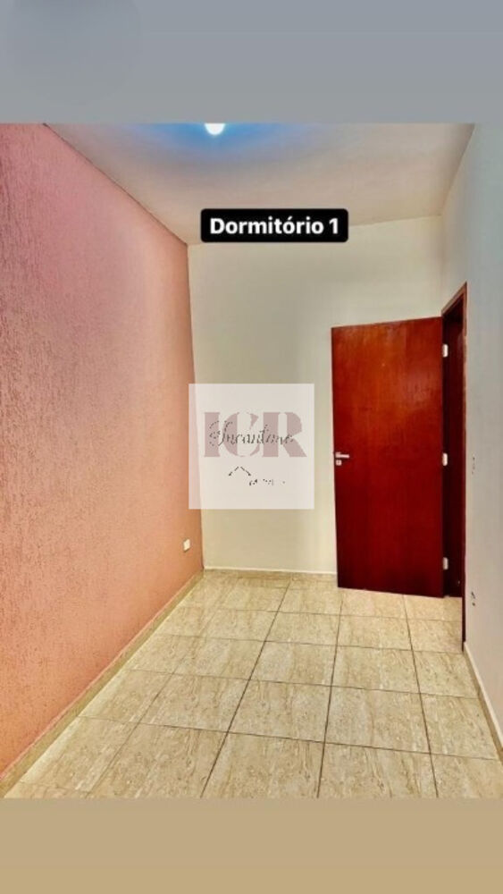 Casa à venda com 2 quartos, 70m² - Foto 1