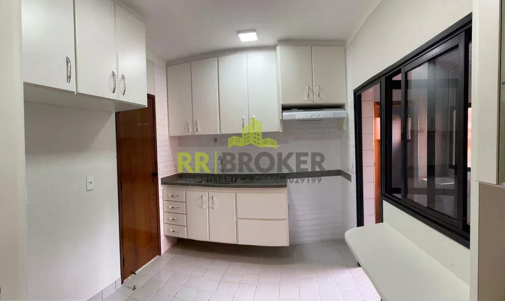 Apartamento à venda com 3 quartos, 150m² - Foto 2