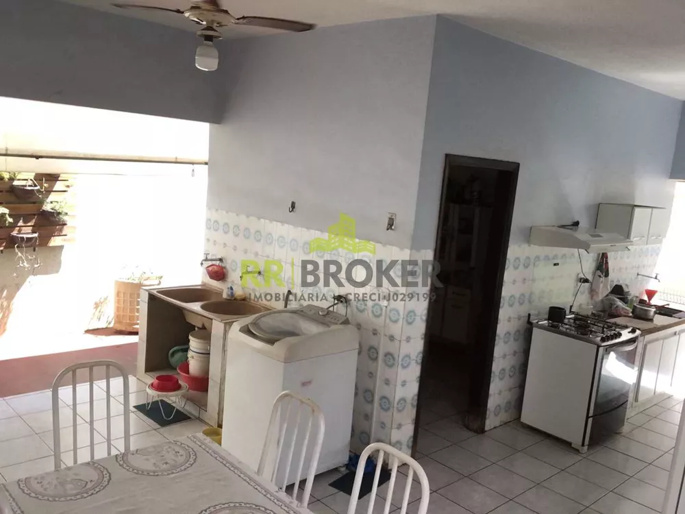 Casa, 3 quartos, 210 m² - Foto 2