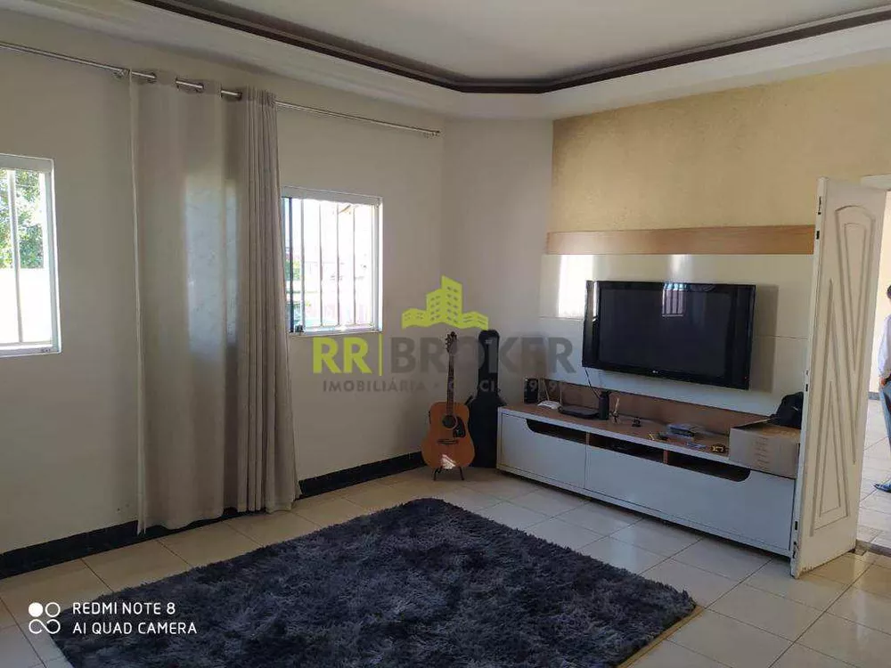 Casa à venda com 3 quartos, 200m² - Foto 1