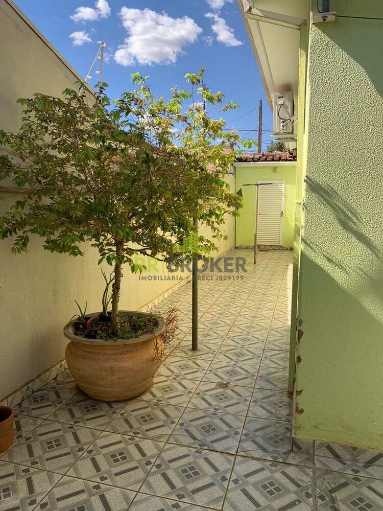 Casa à venda com 3 quartos, 242m² - Foto 4