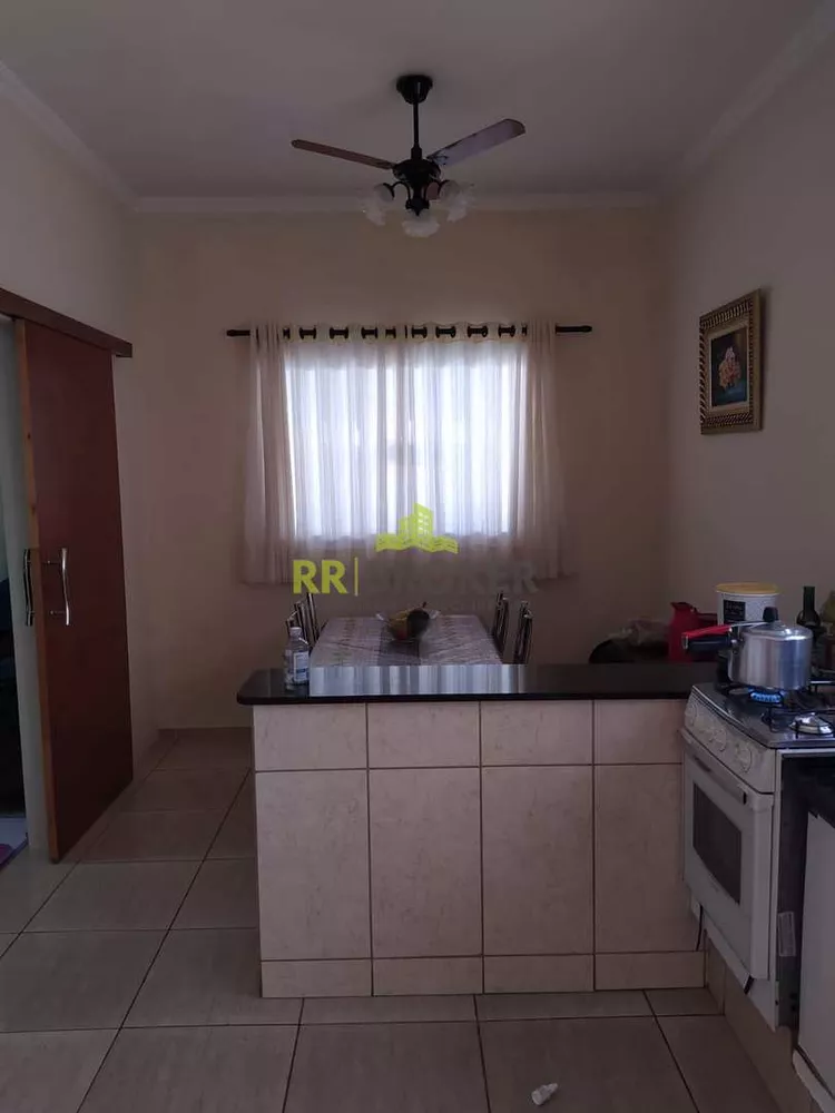 Casa à venda com 3 quartos, 250m² - Foto 2