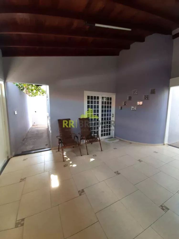 Casa à venda com 2 quartos, 200m² - Foto 1