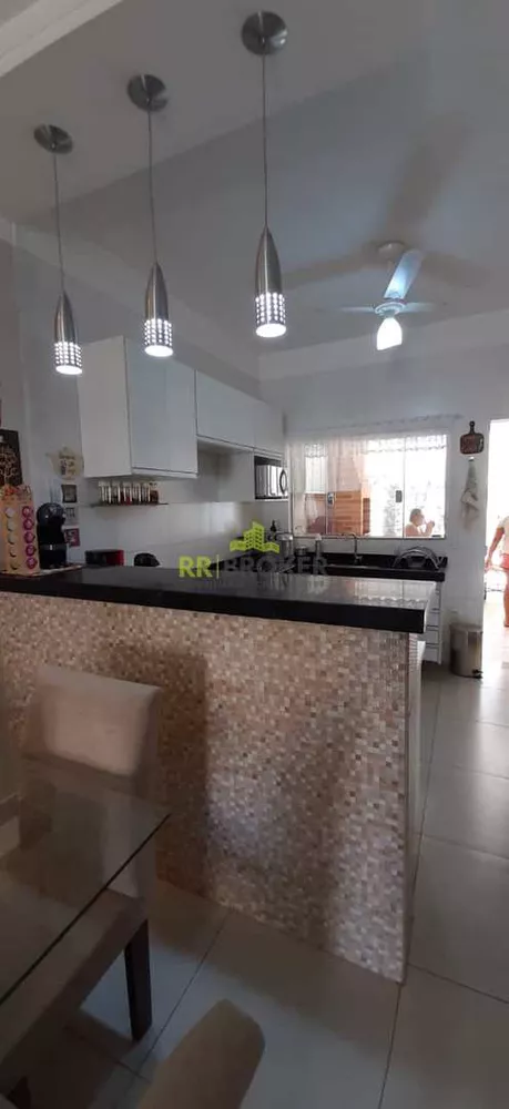 Casa de Condomínio à venda com 3 quartos, 200m² - Foto 1