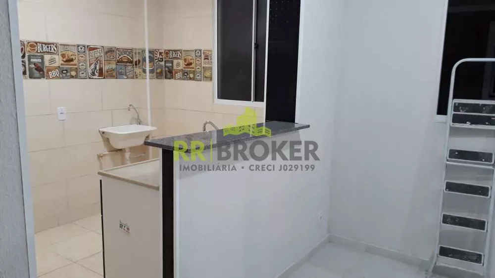 Apartamento à venda com 2 quartos, 42m² - Foto 2