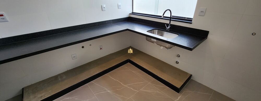 Casa à venda com 3 quartos, 360m² - Foto 4