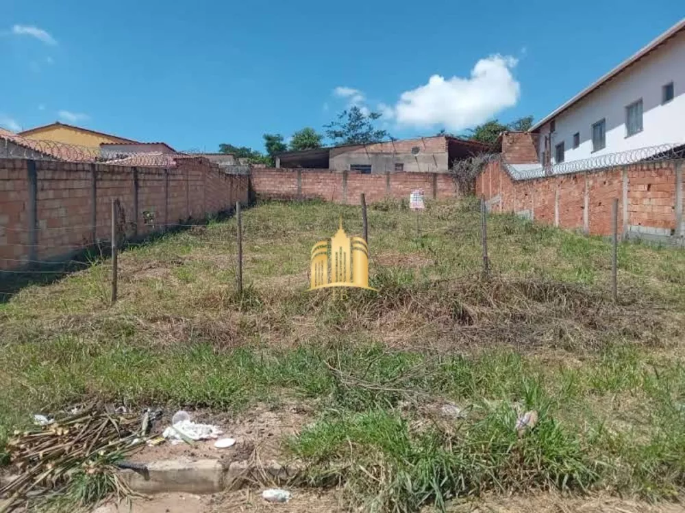 Terreno à venda com 2 quartos, 180m² - Foto 1