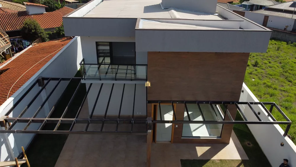 Casa à venda com 3 quartos, 360m² - Foto 1