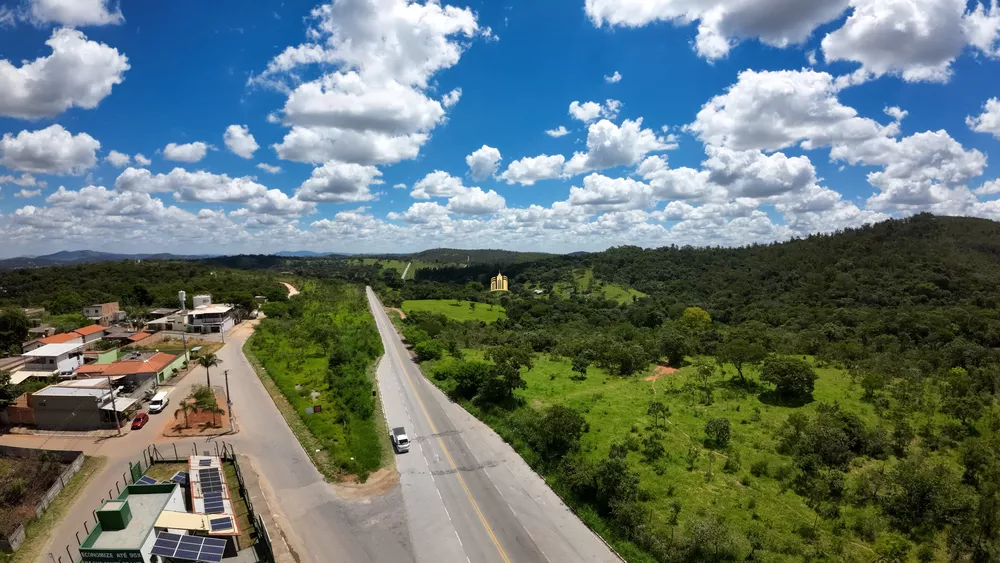 Fazenda à venda com 3 quartos, 280000m² - Foto 1