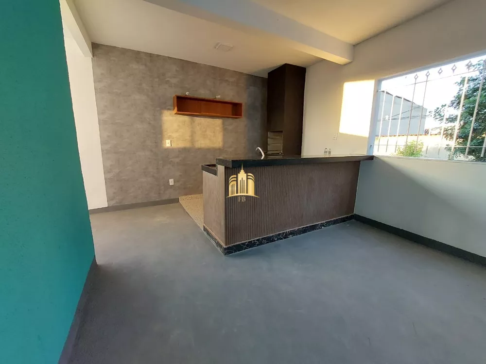 Casa à venda com 2 quartos, 180m² - Foto 2