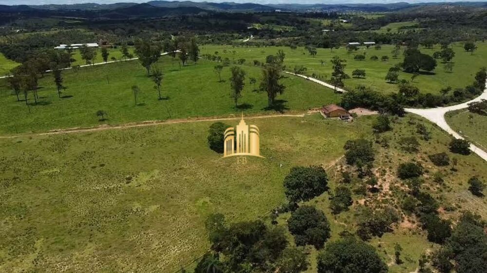 Fazenda à venda com 9 quartos, 690000m² - Foto 1